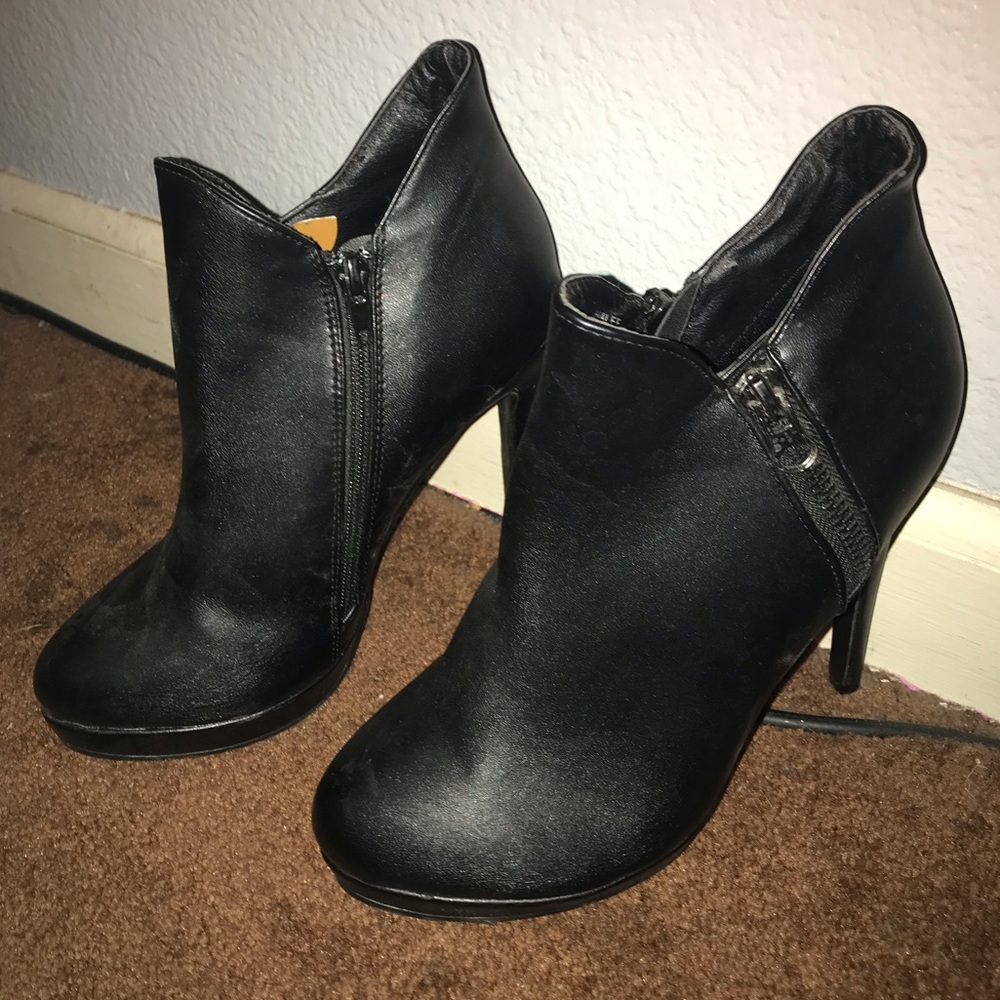 Black heel boots